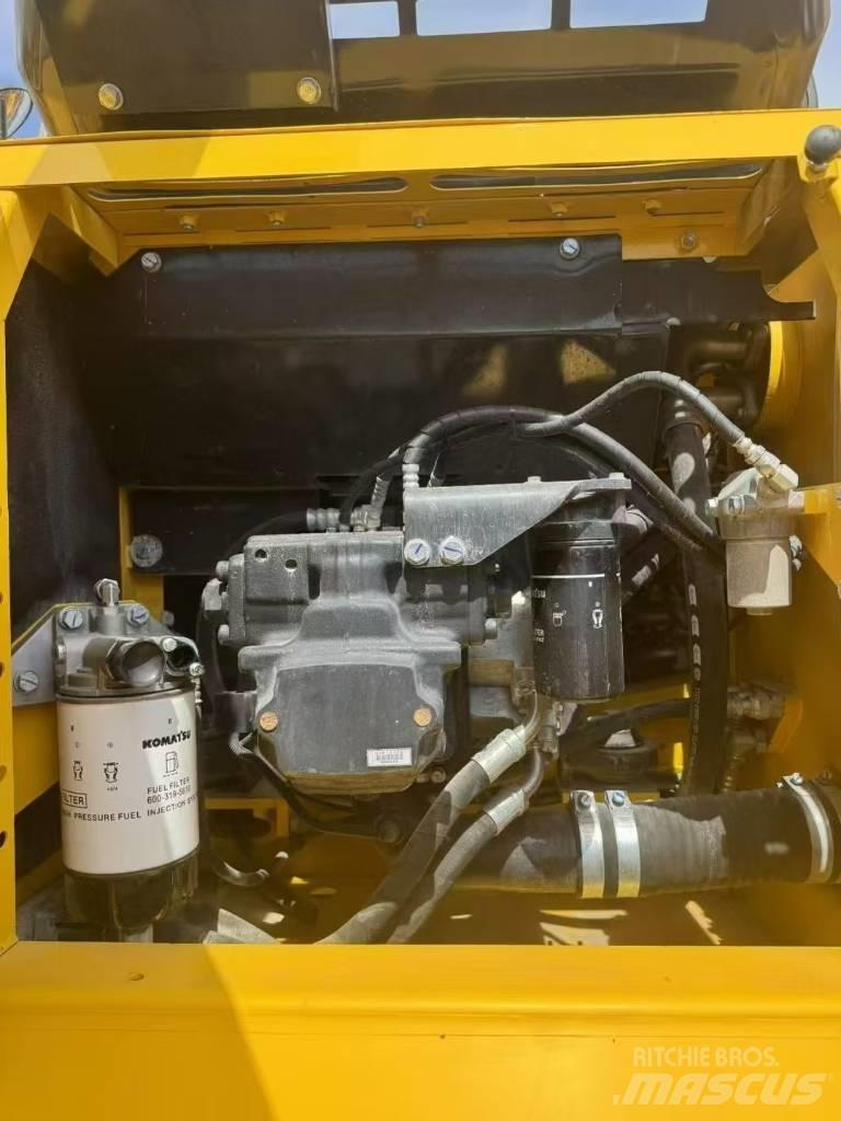 Komatsu 240LC-8 حفارات زحافة