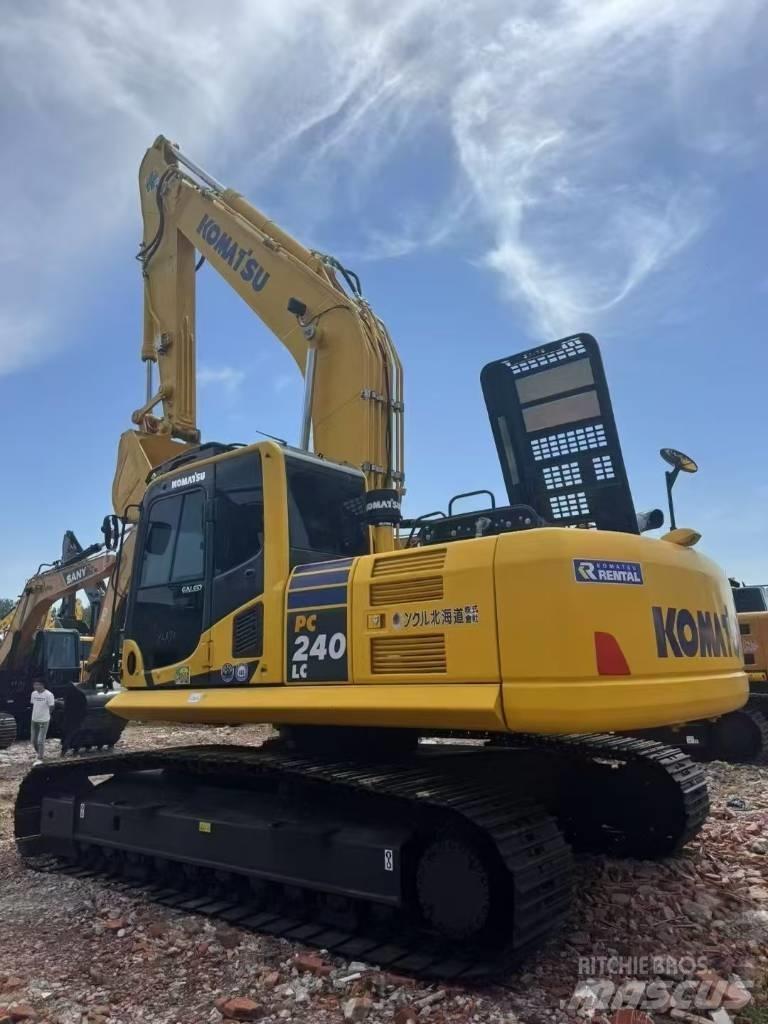 Komatsu 240LC-8 حفارات زحافة