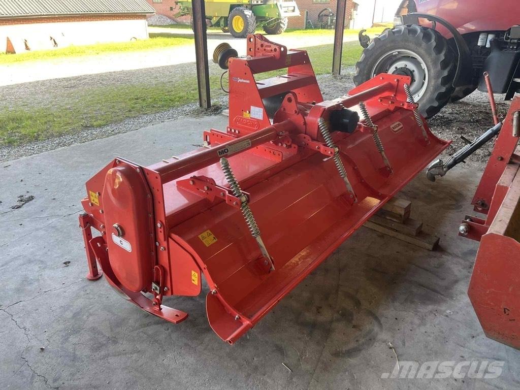 Maschio C 300 الكاسحات وقلابات التربة ذات المحركات