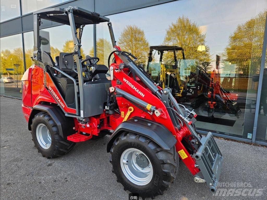 Weidemann 1390 لوادر صغيرة