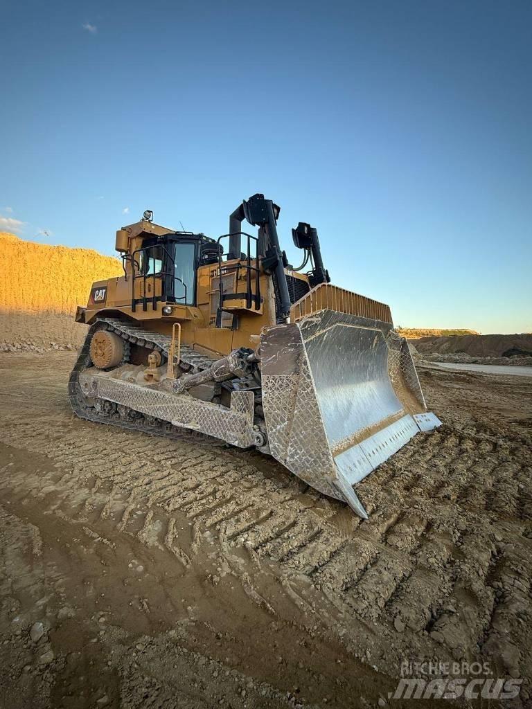 CAT D 10 T بلدوزرات مجنزرة