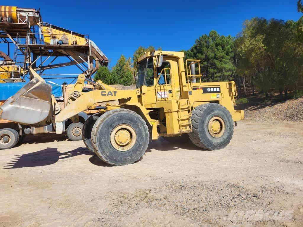 CAT 966E لوادر بعجل
