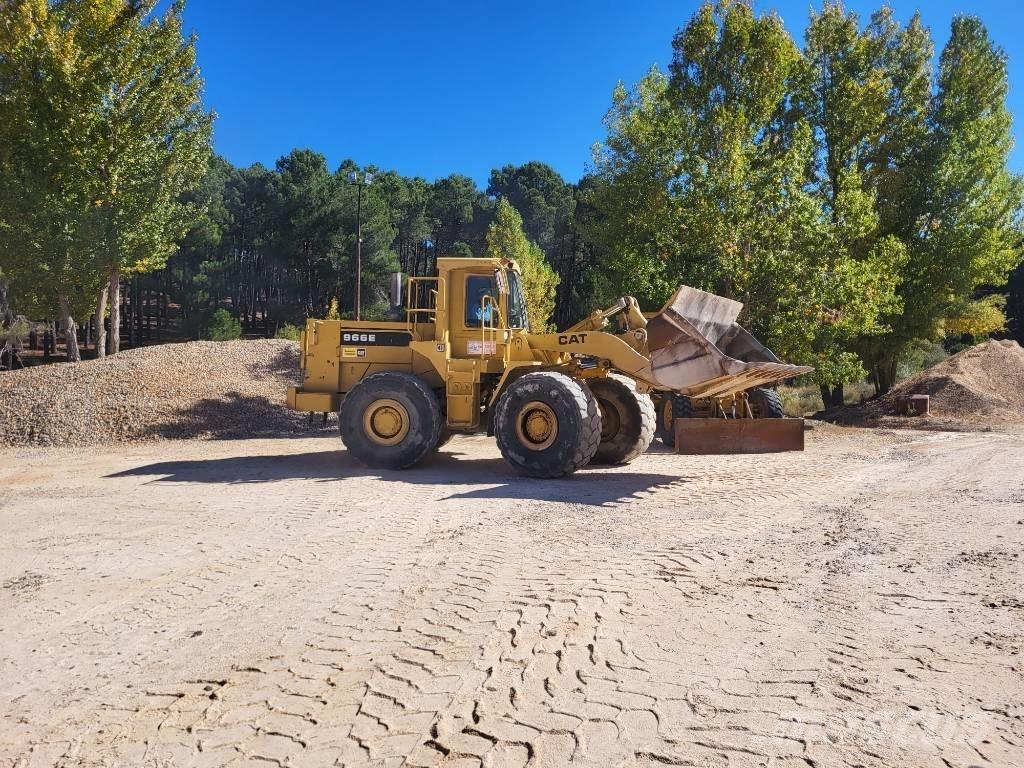 CAT 966E لوادر بعجل