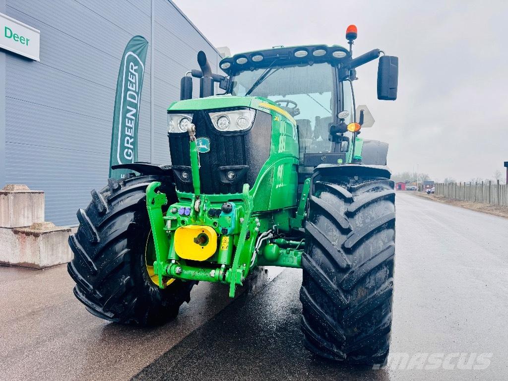 John Deere 6215 R الجرارات