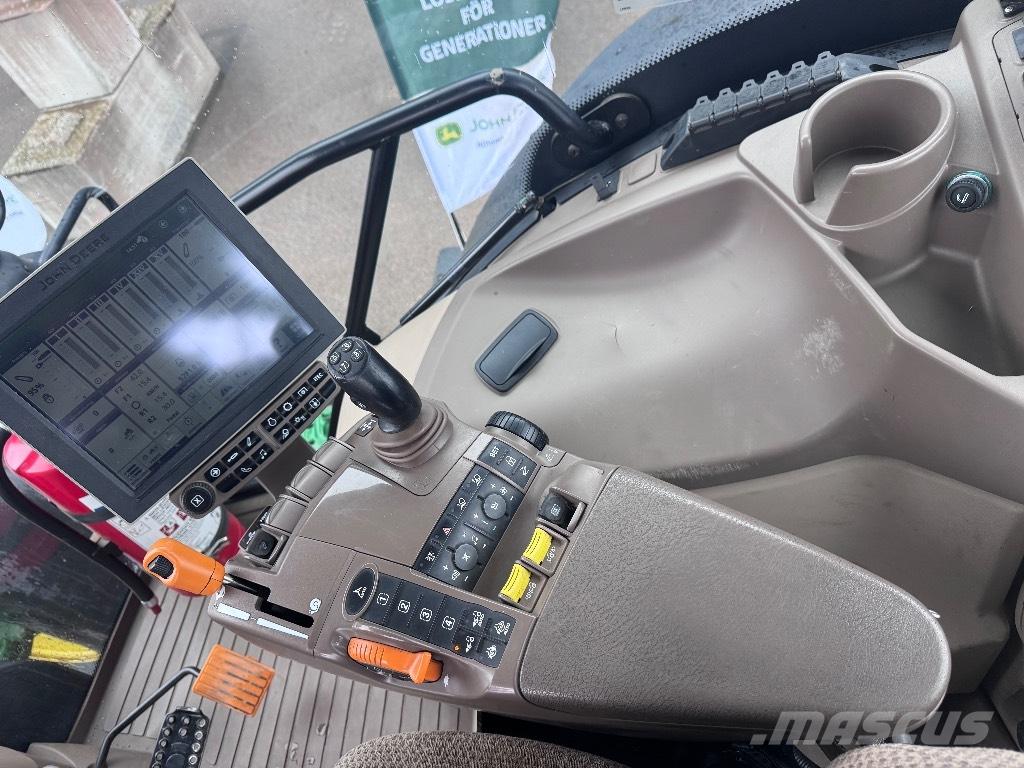 John Deere 6215 R الجرارات