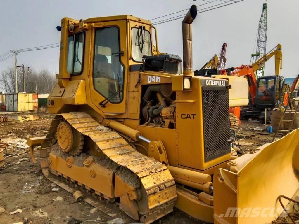 CAT D4H بلدوزرات مجنزرة