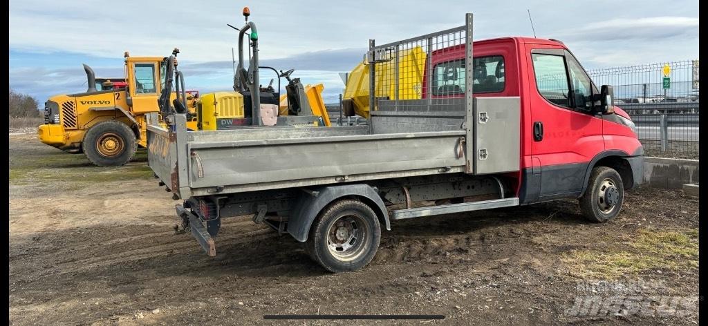 Iveco 35C 13 شاحنات خفيفة/مفصلية الجوانب