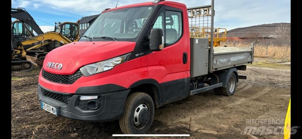 Iveco 35C 13 شاحنات خفيفة/مفصلية الجوانب