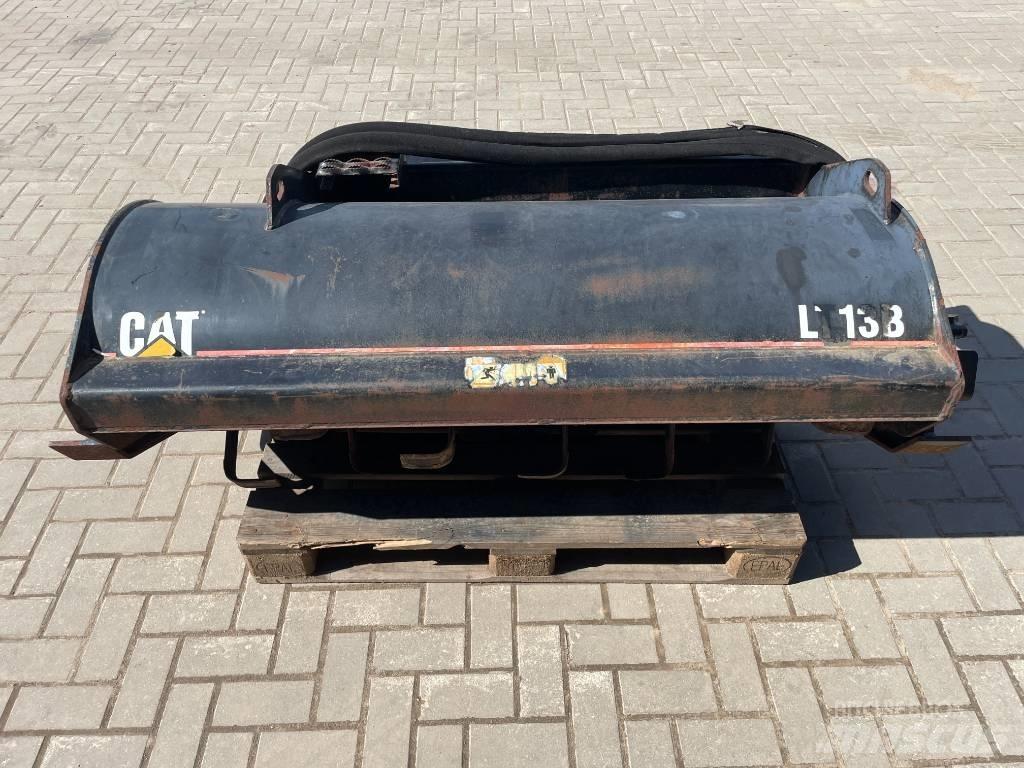 CAT LT 13 B لوادر انزلاقية التوجيه