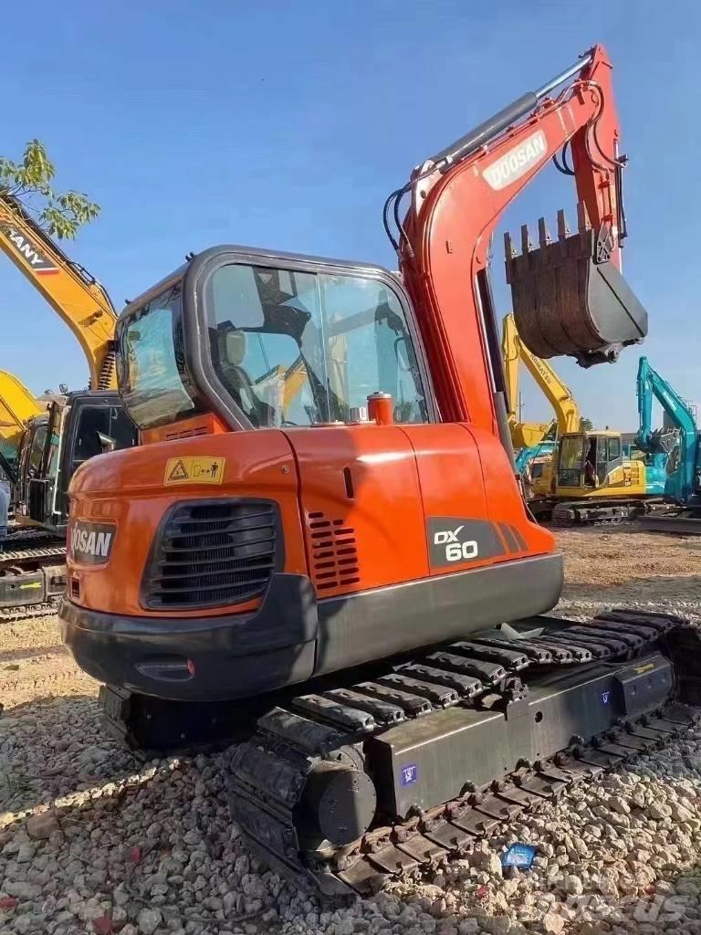 Doosan DX 60-9 حفارات صغيرة أقل من 7 طن (حفارات صغيرة)
