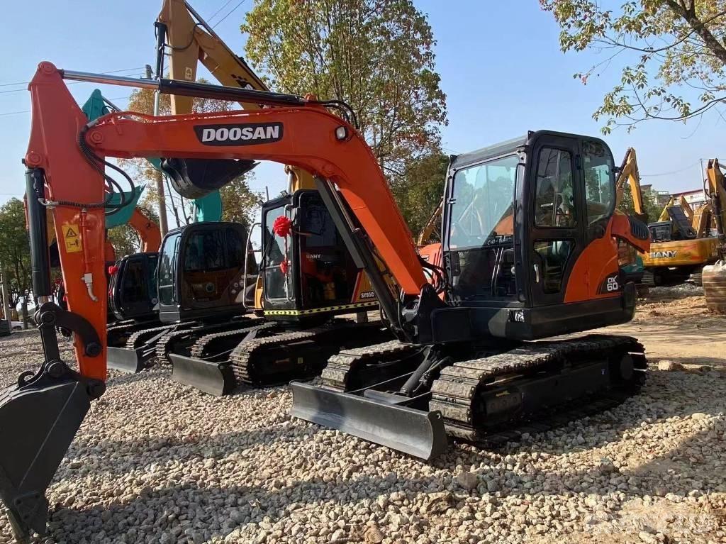 Doosan DX 60-9 حفارات صغيرة أقل من 7 طن (حفارات صغيرة)
