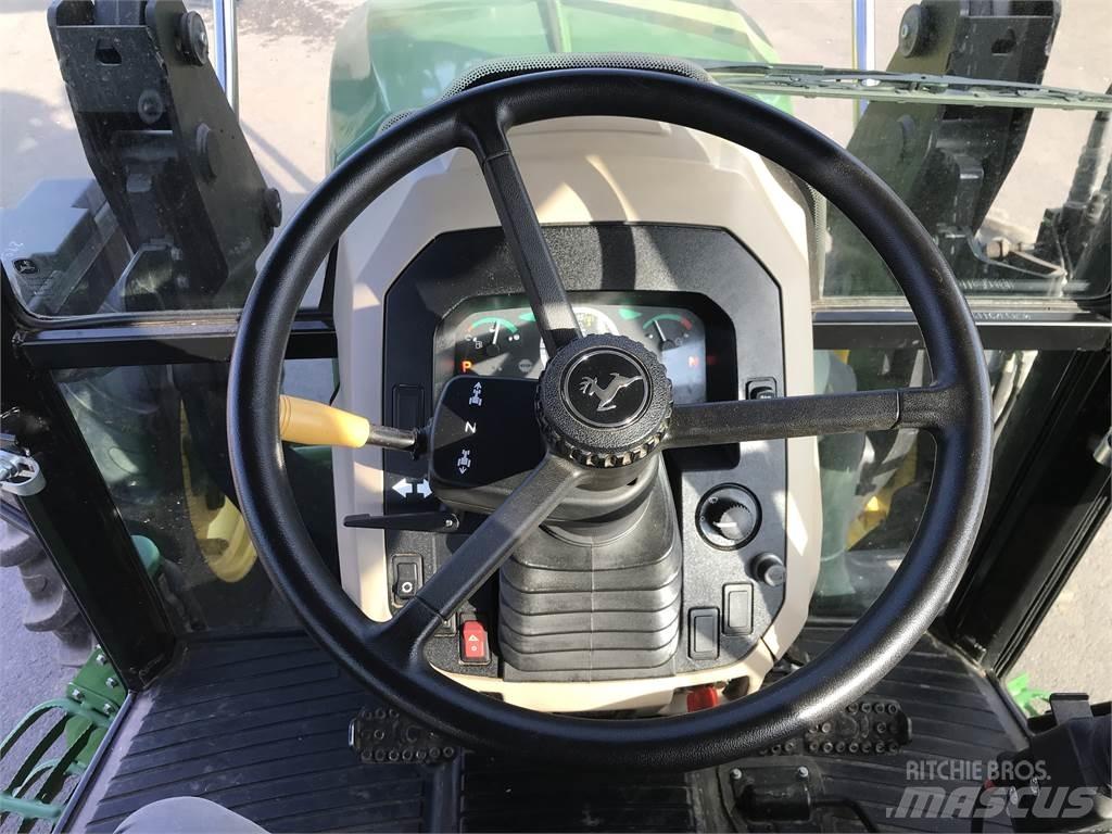 John Deere 5075 E الجرارات