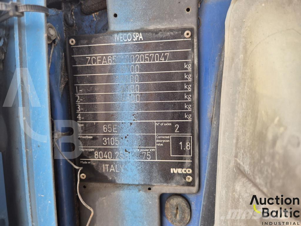 Iveco 65E10 شاحنات بغطاء جانبي