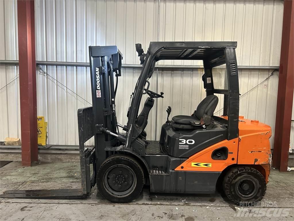 Doosan D30S-5 شاحنات الديزل