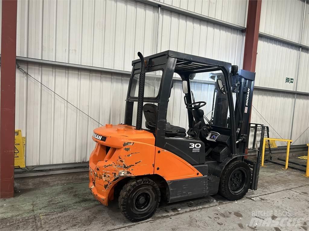 Doosan D30S-5 شاحنات الديزل