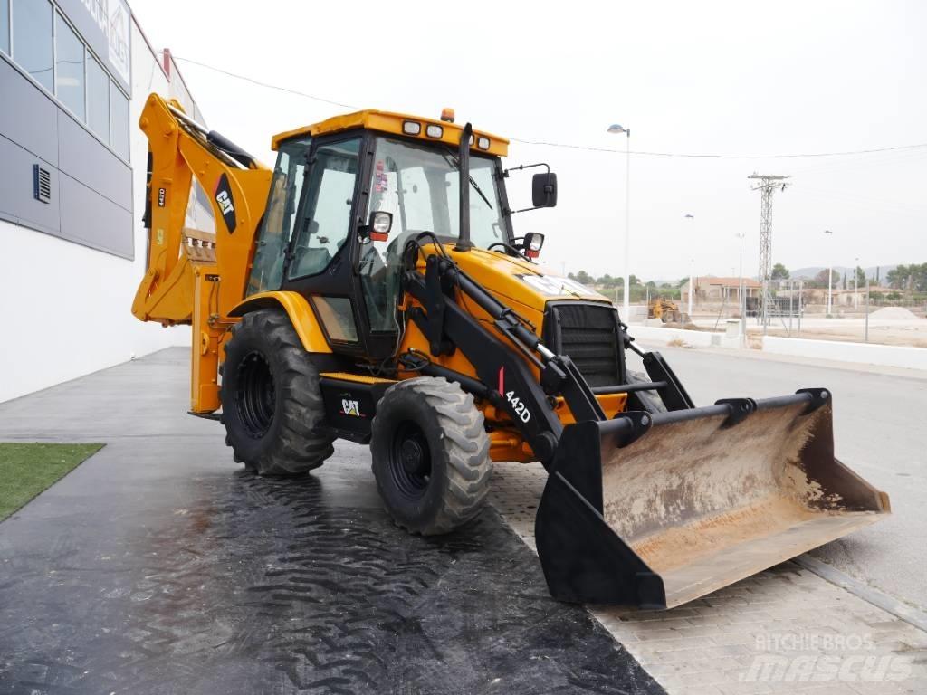 CAT 442 D لوادر ذات جرافات عكسية