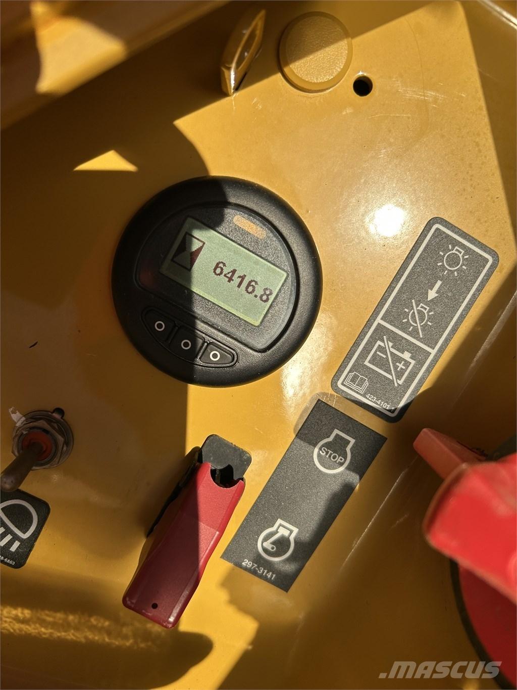 CAT D 5 LGP بلدوزرات مجنزرة