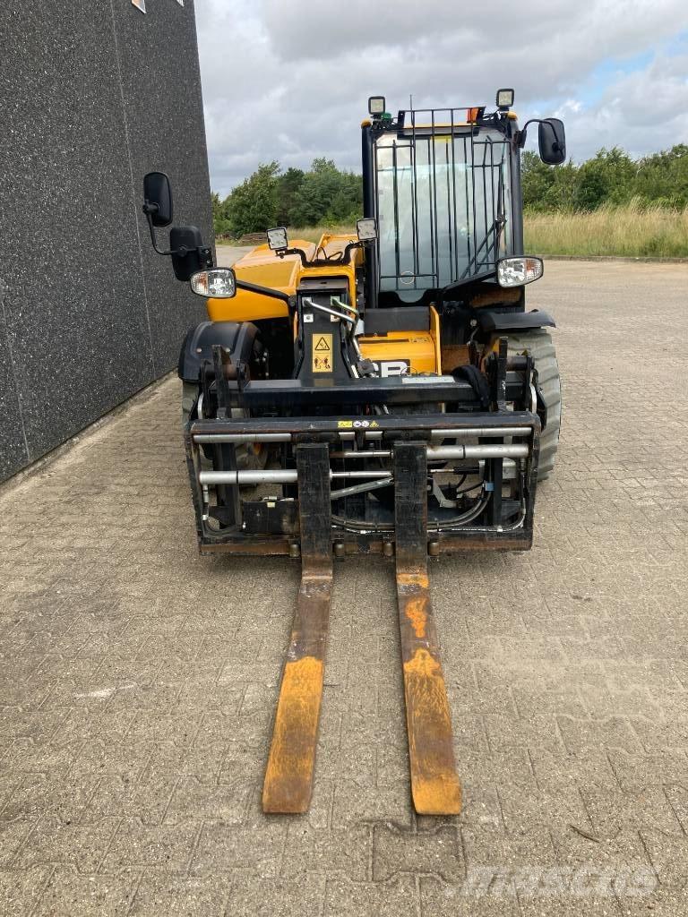 JCB 525-60 E مناولات متداخلة
