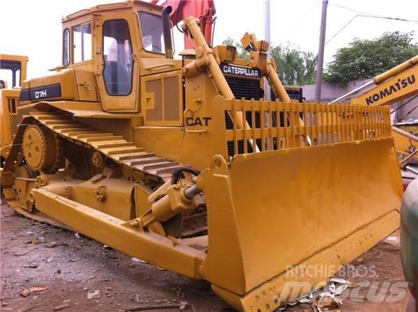 CAT D 7 H بلدوزرات مجنزرة