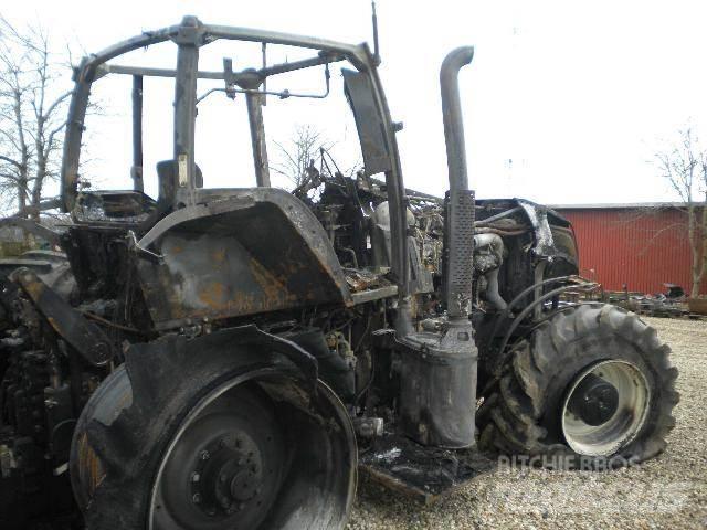 New Holland T8.420 الجرارات