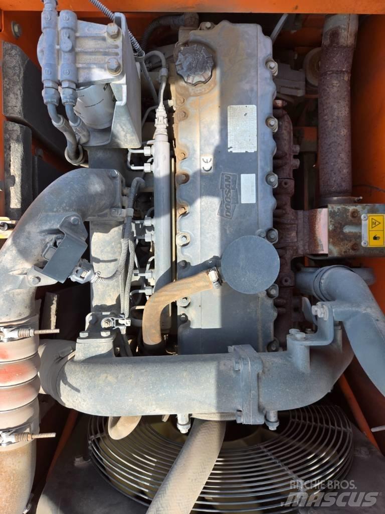 Doosan DX 220 LCA حفارات زحافة