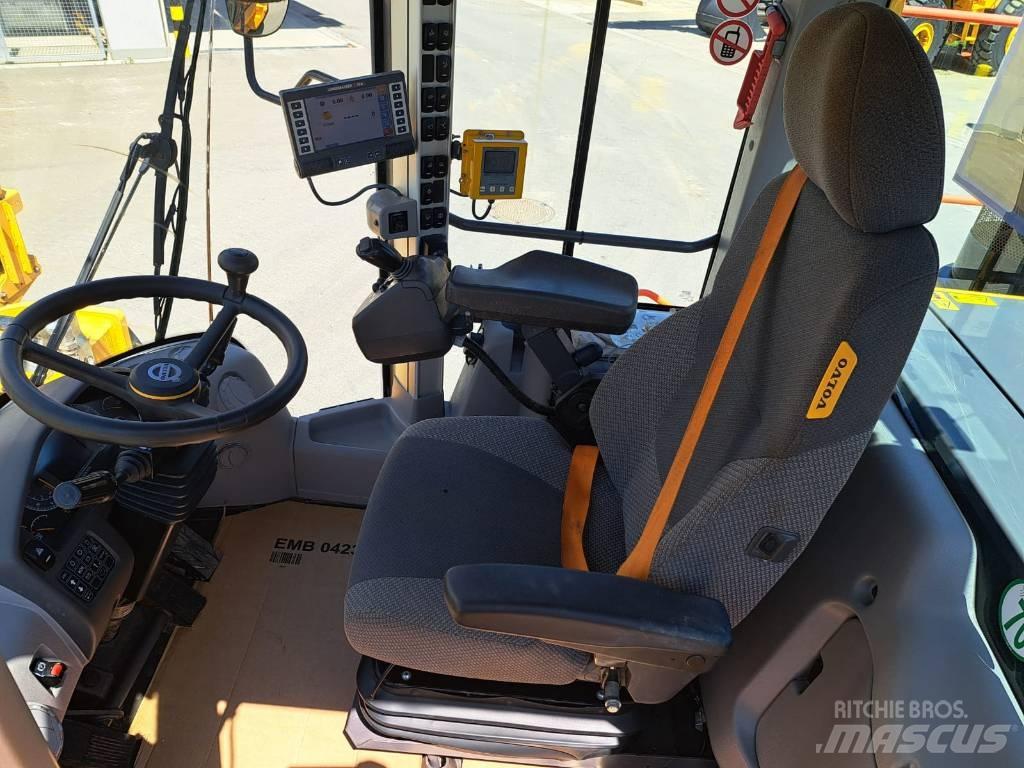 Volvo L 220 H لوادر بعجل