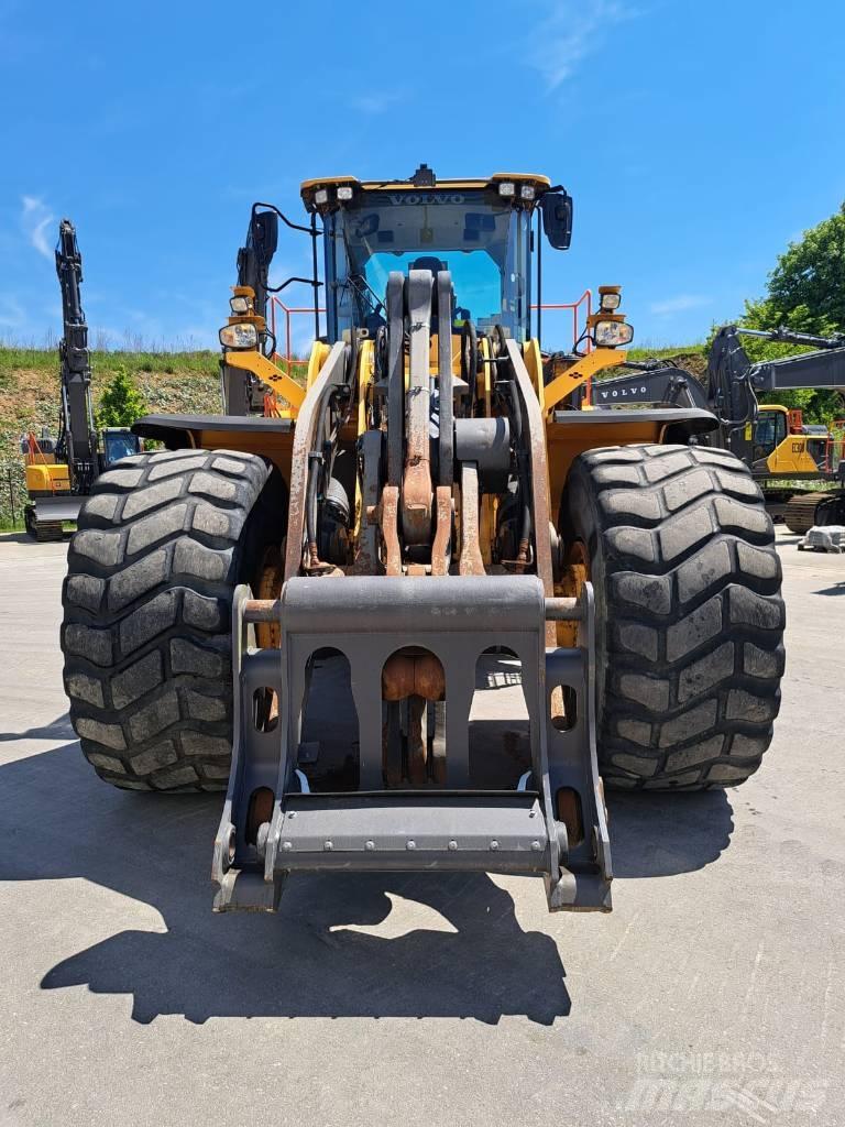 Volvo L 220 H لوادر بعجل