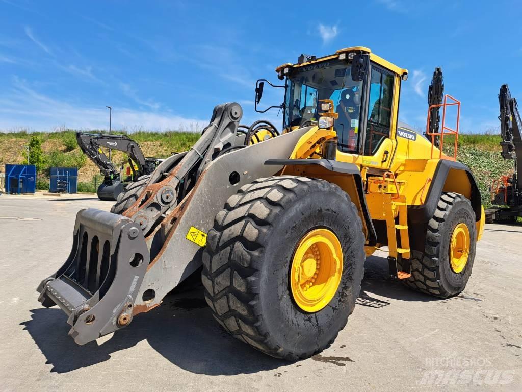Volvo L 220 H لوادر بعجل
