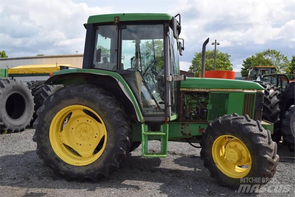 John Deere 6100 الجرارات