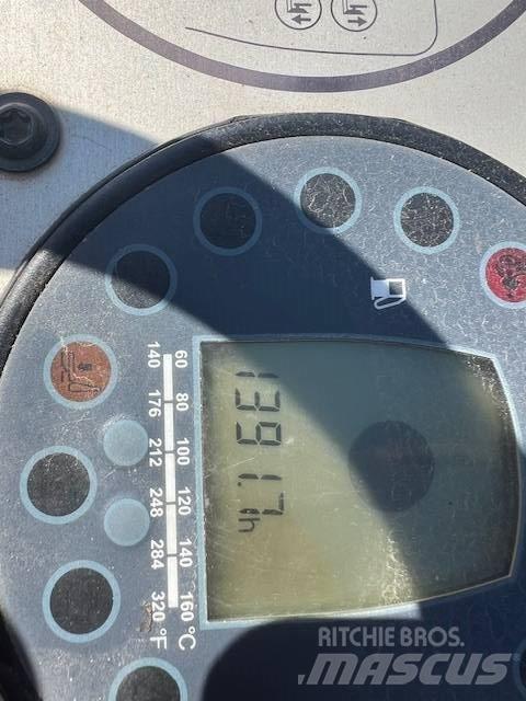 Bomag BW 100 AD-5 مداحل ثنائية الاسطوانة