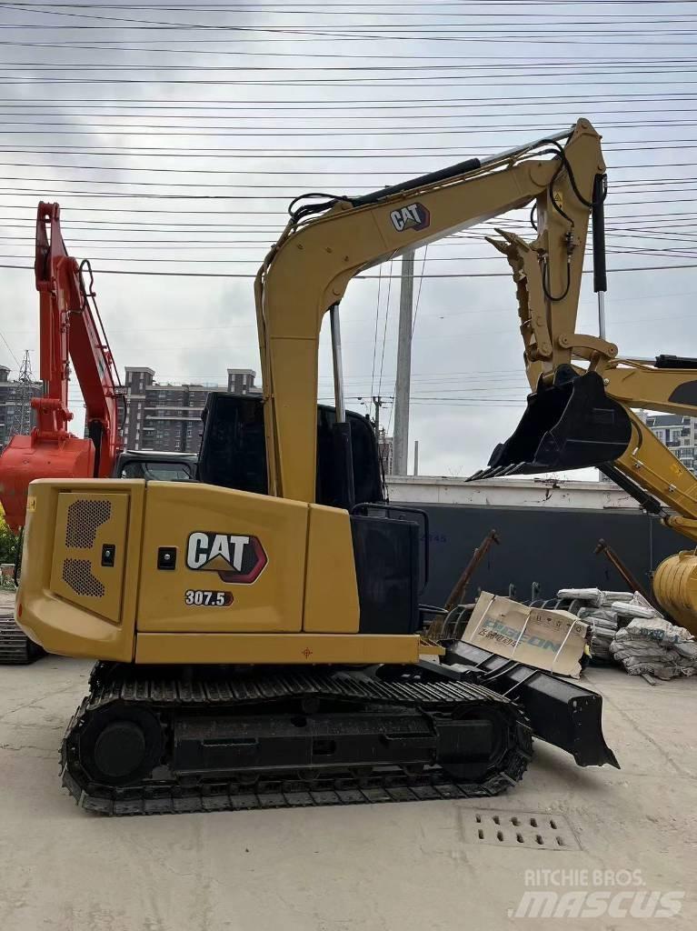 CAT 307 حفارات زحافة