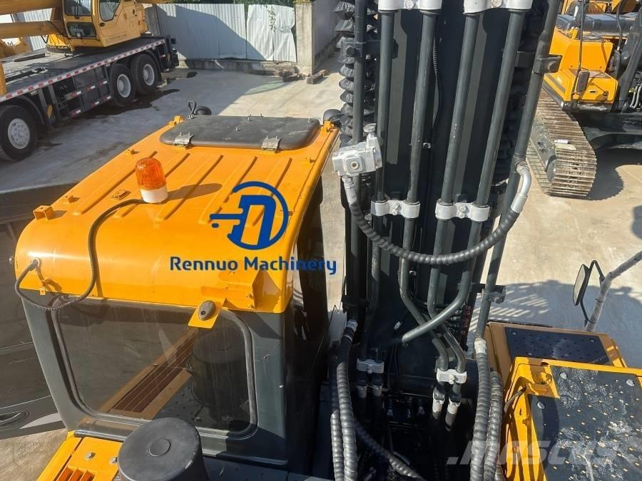 Hyundai R220LC-9S حفارات زحافة