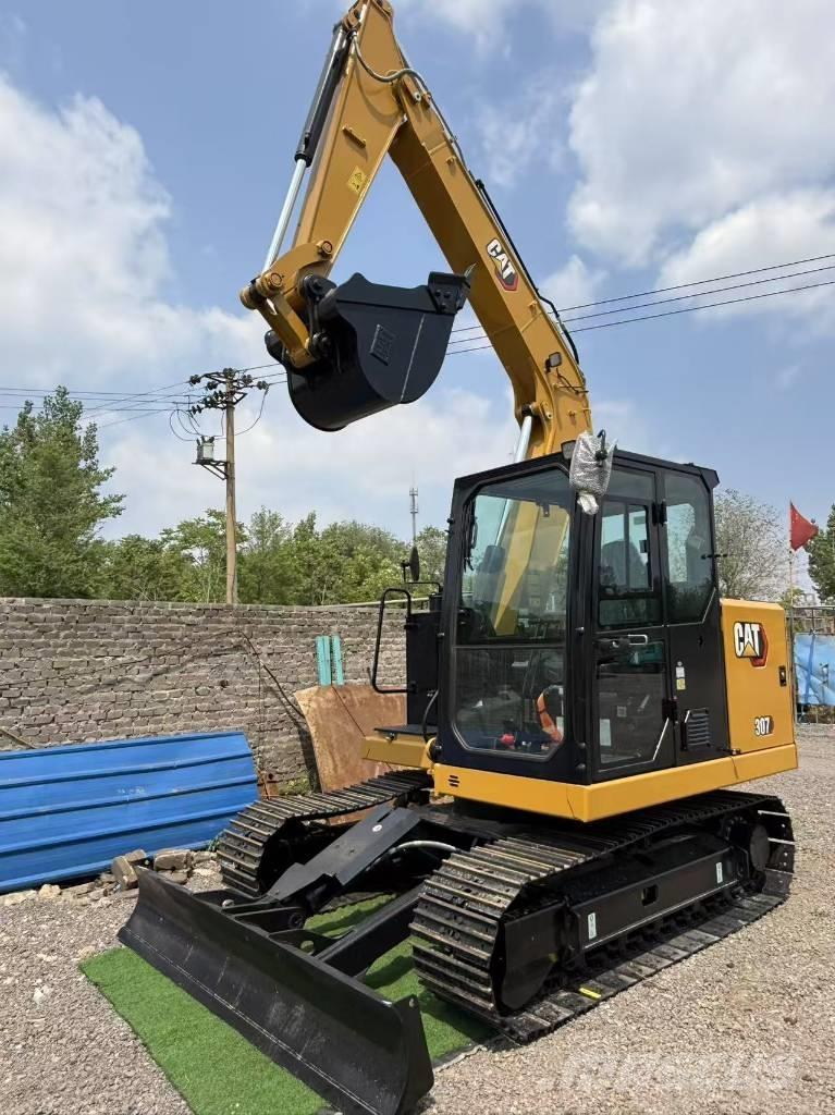 CAT 307 حفارات زحافة