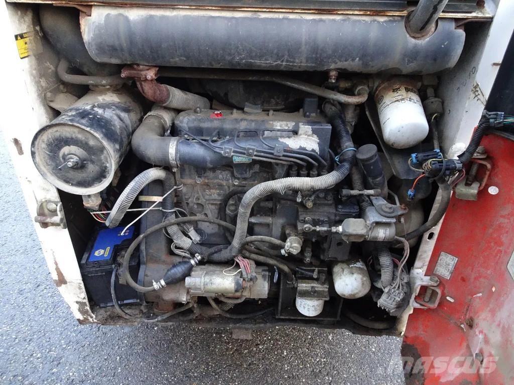 Bobcat 753 لوادر انزلاقية التوجيه