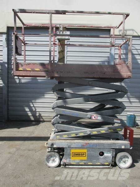 SkyJack SJ III 3219 رافعات مقصية الشكل
