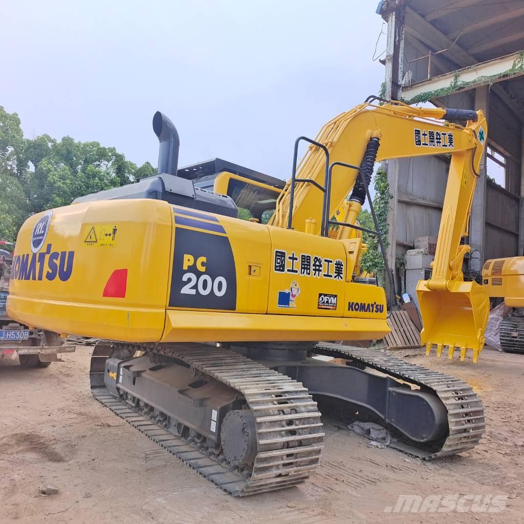 Komatsu PC 200 حفارات زحافة