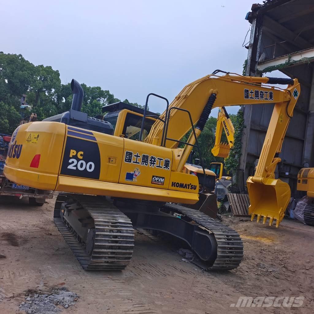 Komatsu PC 200 حفارات زحافة