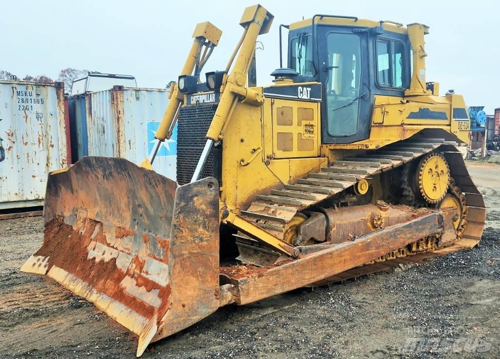 CAT D 6 R II بلدوزرات مجنزرة