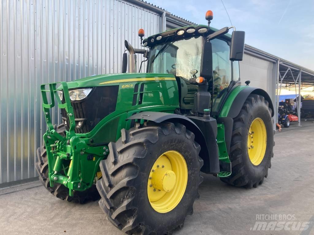 John Deere 6250 R الجرارات