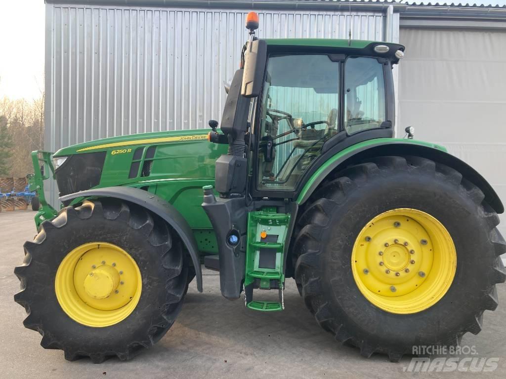 John Deere 6250 R الجرارات