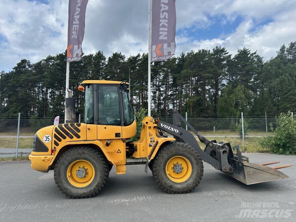 Volvo L 40 B لوادر بعجل
