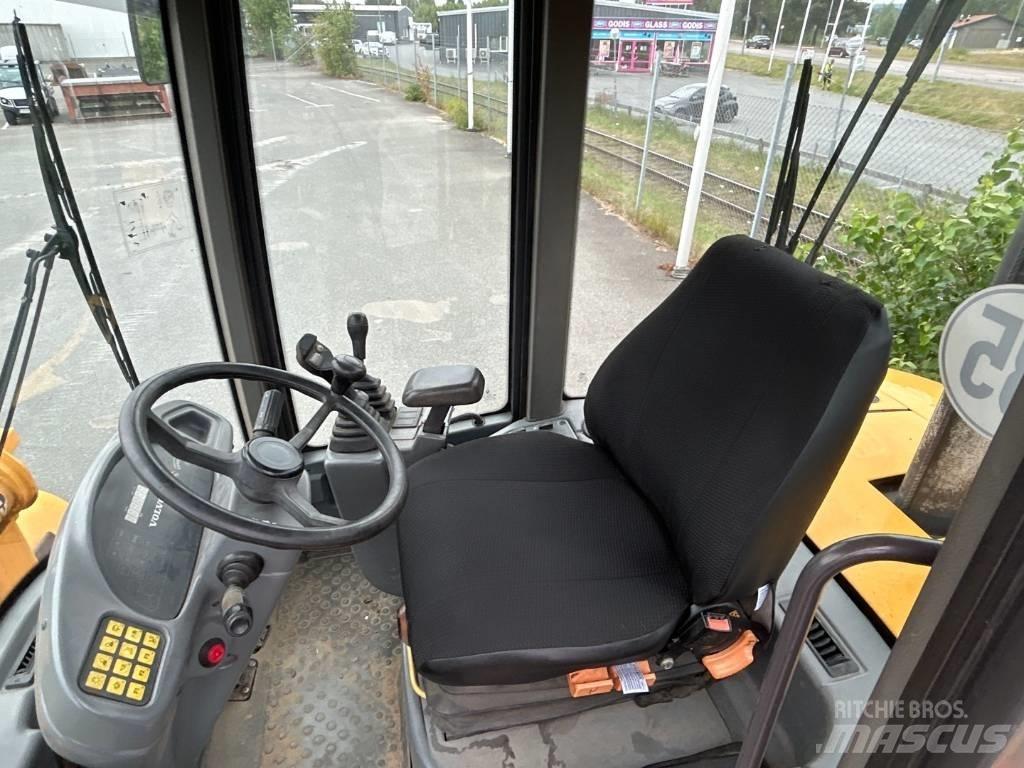 Volvo L 40 B لوادر بعجل