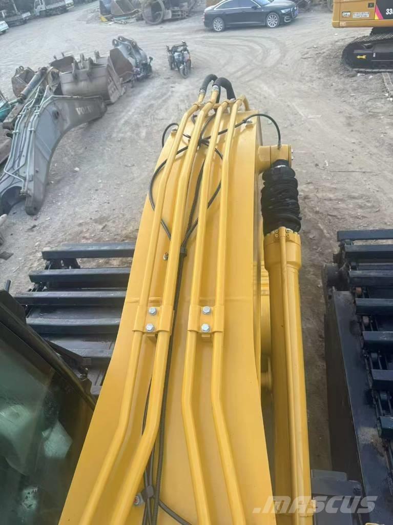 CAT 320 C حفارات زحافة