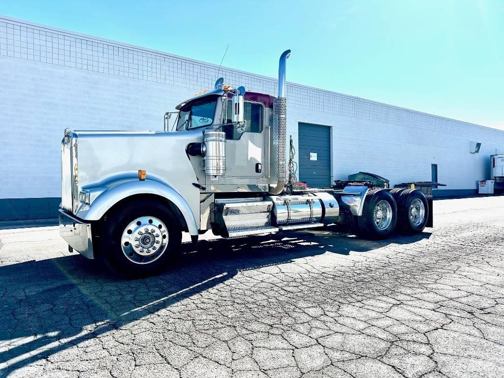 Kenworth W 900 L وحدات الجر