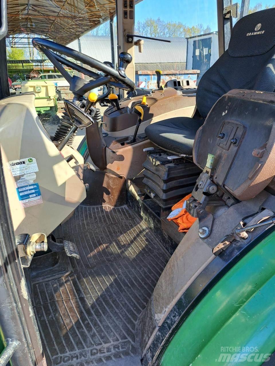 John Deere 5720 + FL الجرارات