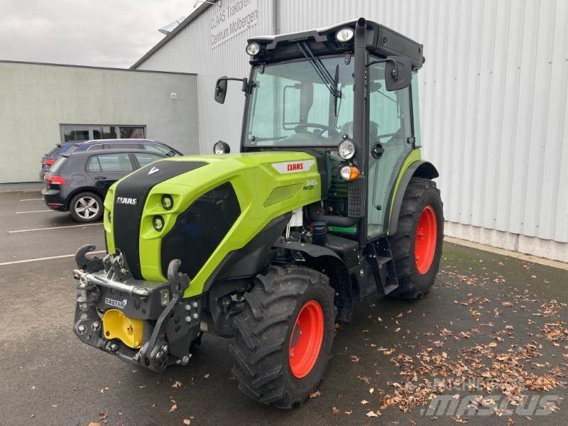 CLAAS NEXOS 240 M الجرارات