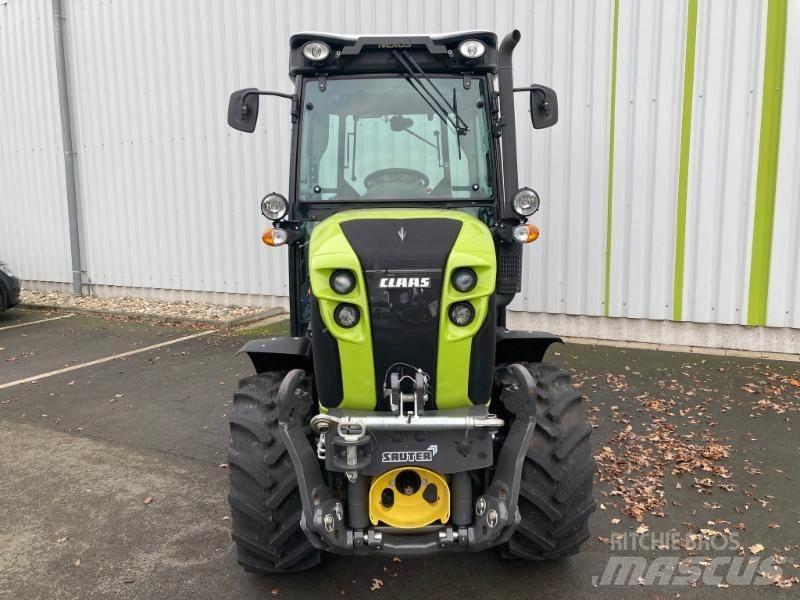 CLAAS NEXOS 240 M الجرارات