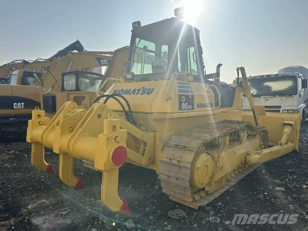 Komatsu D 85 E بلدوزرات مجنزرة