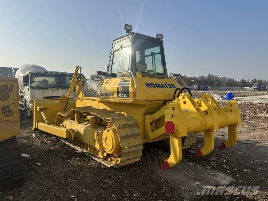 Komatsu D 85 E بلدوزرات مجنزرة