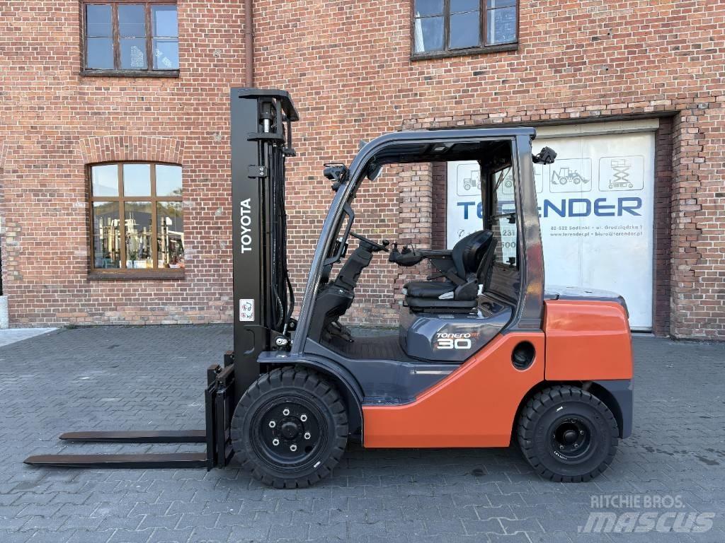 Toyota 06-8FDF30 شاحنات الديزل